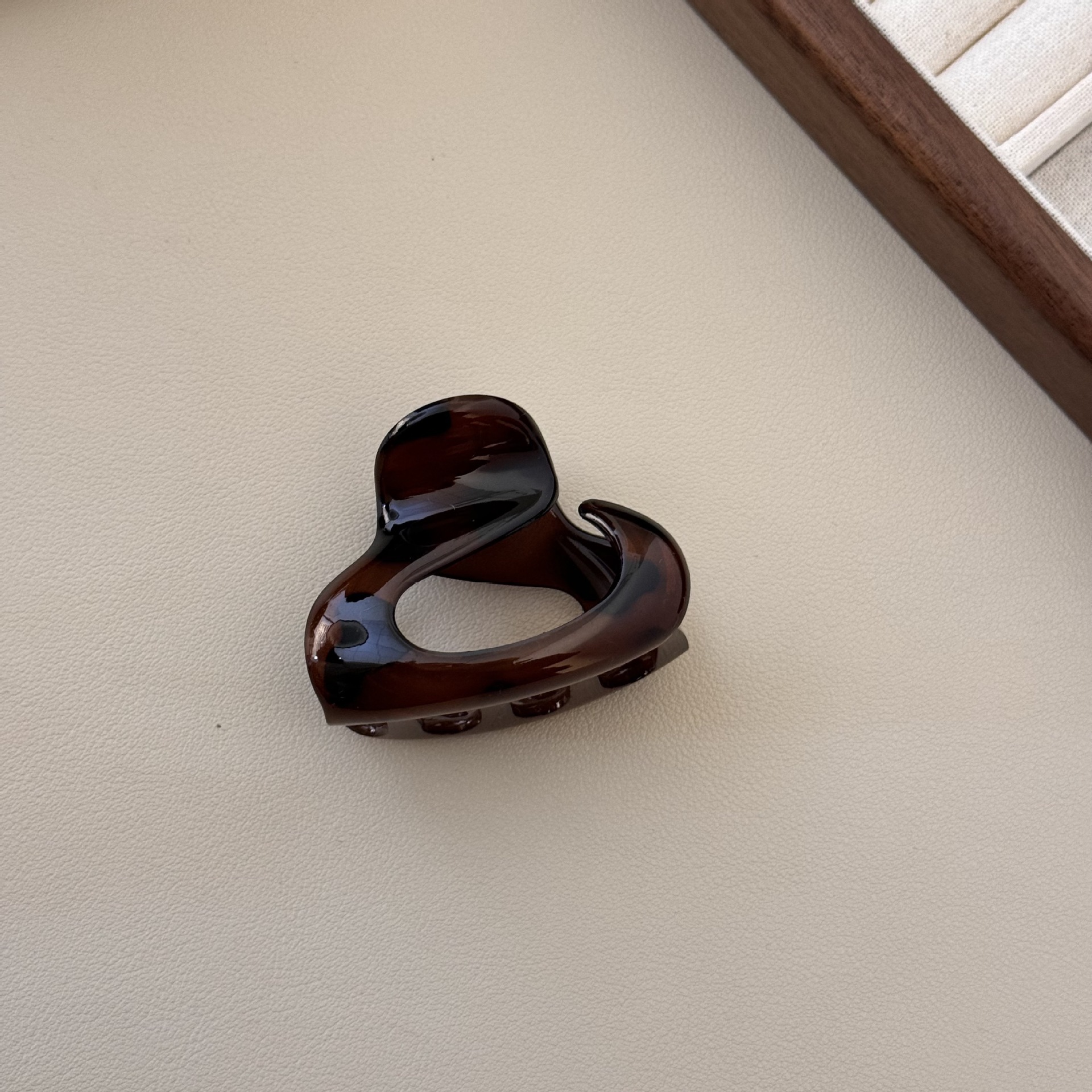 Dark coffee tortoise shell - hollow grip