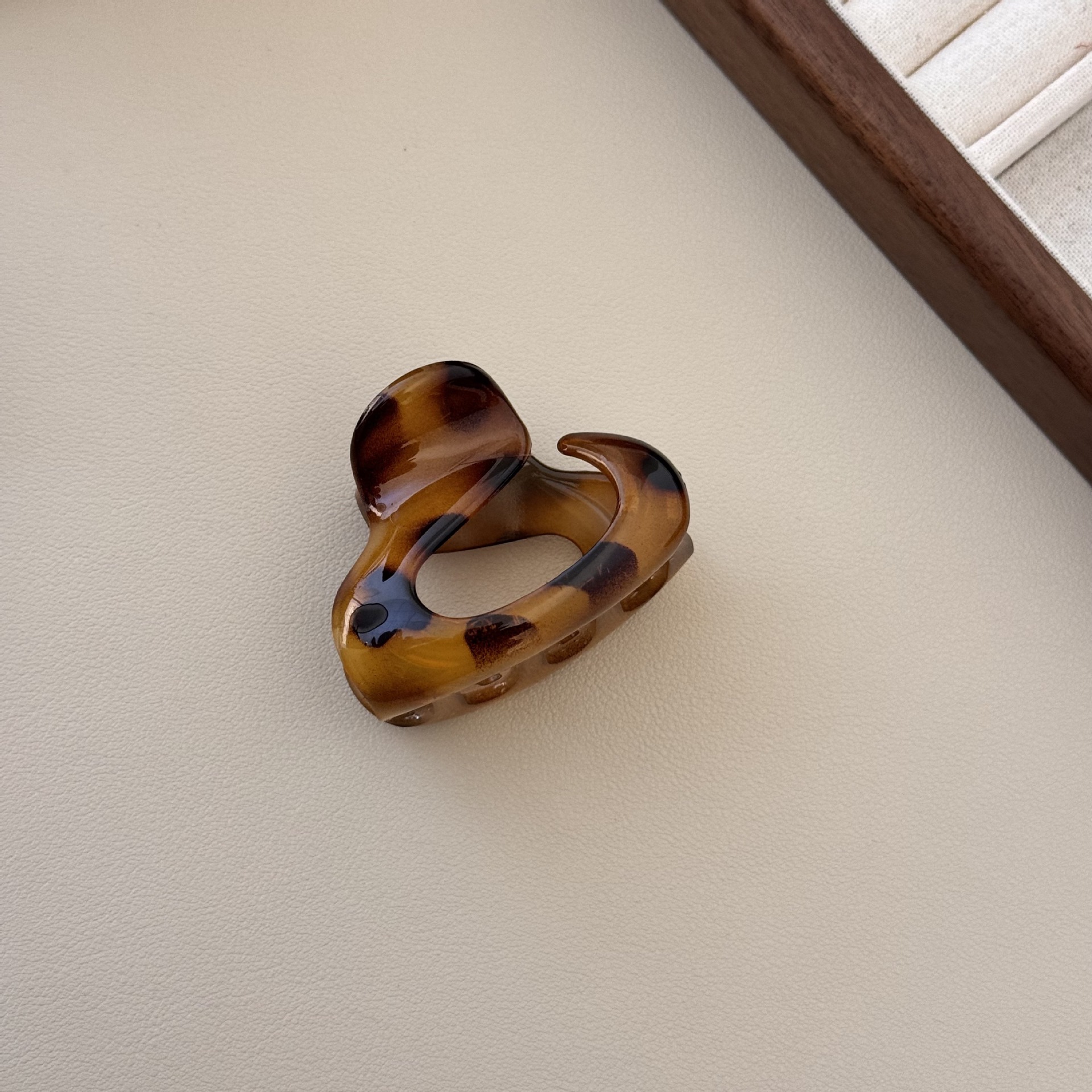 Light brown tortoise shell - hollow grip